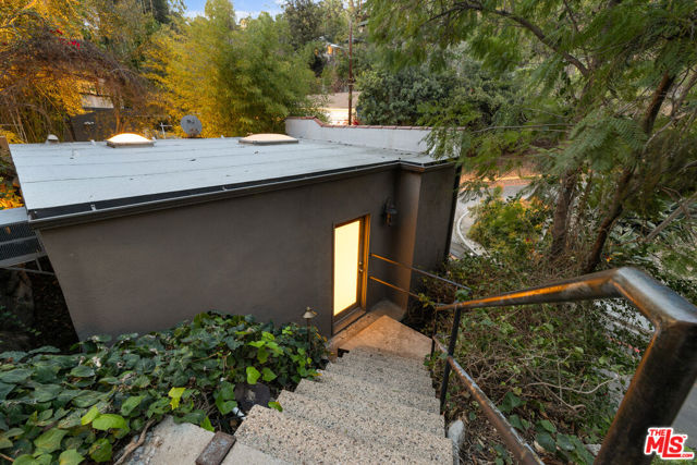 400 W Avenue 42 Avenue, Los Angeles CA: https://media.crmls.org/mediaz/76ca4d11-87de-40cf-a7e3-fc789081f71c.jpg