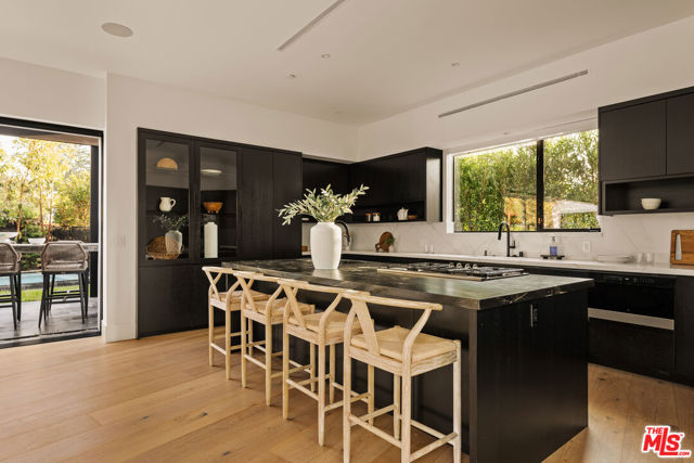 5988 W 76th Street, Los Angeles CA: https://media.crmls.org/mediaz/76ca56dd-928d-45dc-8931-92abec294049.jpg