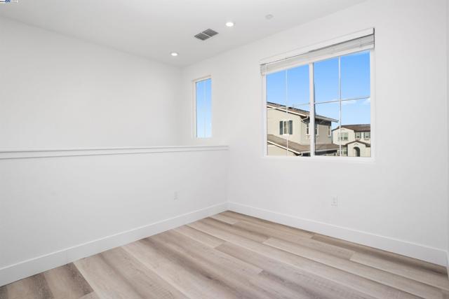 251 E Wrigleys Ave, Mountain House CA: https://media.crmls.org/mediaz/76ca631c-7858-418e-b24d-7cbcbfffb93d.jpg