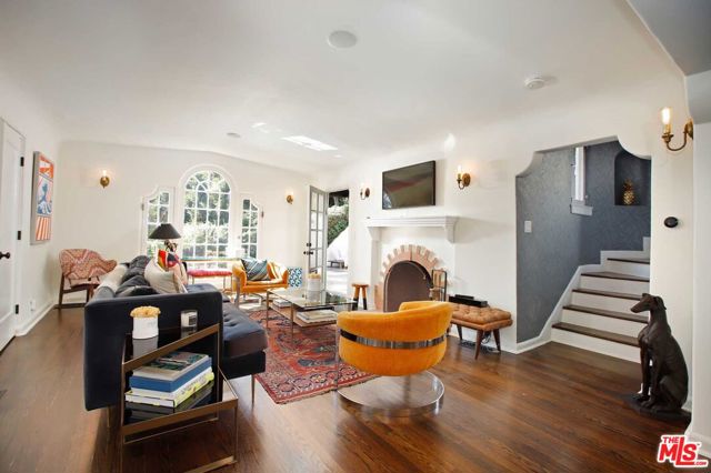 6749 Whitley Terrace, Los Angeles CA: https://media.crmls.org/mediaz/76ca97e2-5921-4071-aca8-e2abd56388d8.jpg