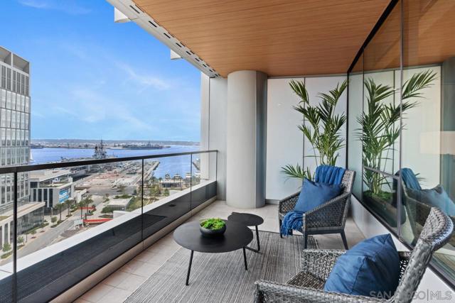 888 W E St, San Diego CA: https://media.crmls.org/mediaz/76ca9ea5-feb1-4008-8ba6-1a485a9f30dc.jpg