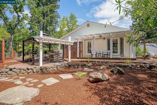 24 Ray Ct, Alamo CA: https://media.crmls.org/mediaz/76cb02d4-25dc-450c-91b1-c9bed3763854.jpg