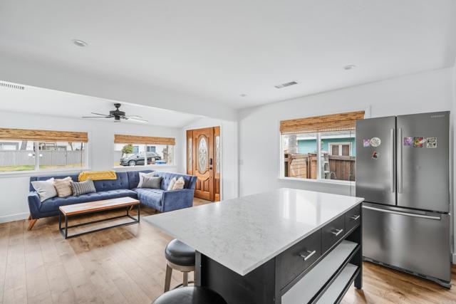 1009 S Cleveland Street, Oceanside CA: https://media.crmls.org/mediaz/76cb11ee-2a05-4b42-8874-e5dd437818be.jpg