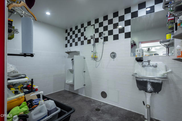 5065 Indianola Way, La Canada Flintridge CA: https://media.crmls.org/mediaz/76cc0fba-6c1a-4f54-8c6a-bf62c1ac7bbd.jpg