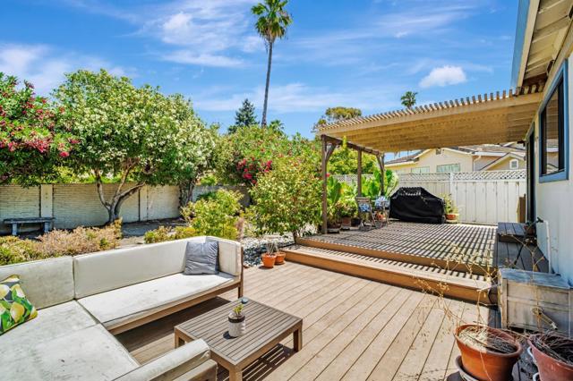 40204 Hacienda Court, Fremont CA: https://media.crmls.org/mediaz/76cc265a-382d-4816-afdc-40f800422bfd.jpg