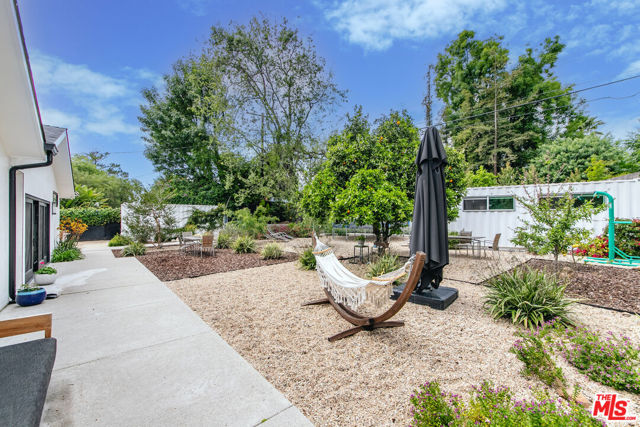 1865 El Monte Drive, Thousand Oaks CA: https://media.crmls.org/mediaz/76cc5c81-5215-496d-9e13-c589dbb2125a.jpg