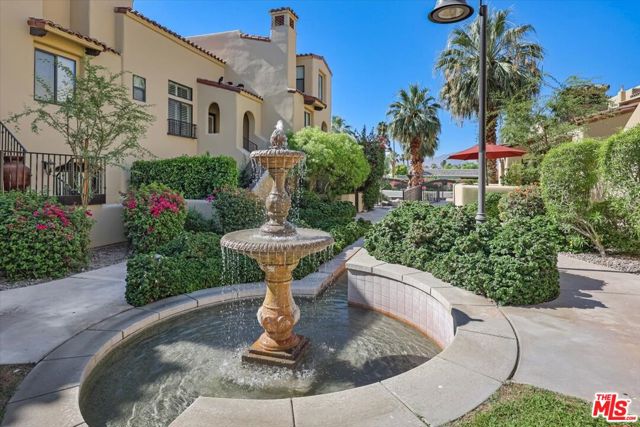 208 Villorrio Drive, Palm Springs CA: https://media.crmls.org/mediaz/76cc6d8f-03aa-4ae7-a96a-5a5532036271.jpg