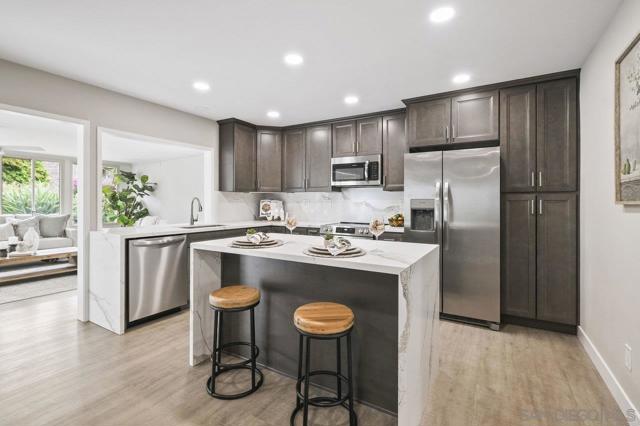 12516 Camino Vuelo, San Diego CA: https://media.crmls.org/mediaz/76cccf34-744d-4dcc-bb71-9677bceaeb8f.jpg