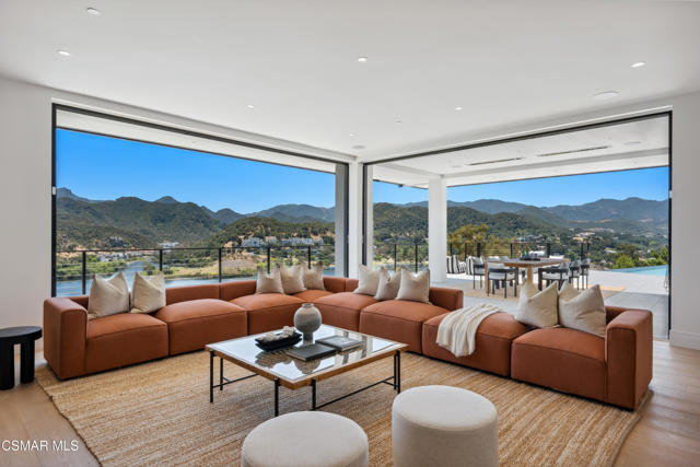 461 Lake Sherwood Drive, Lake Sherwood CA: https://media.crmls.org/mediaz/76ccdd68-8b18-4dda-96ad-47c869dba2ba.jpg