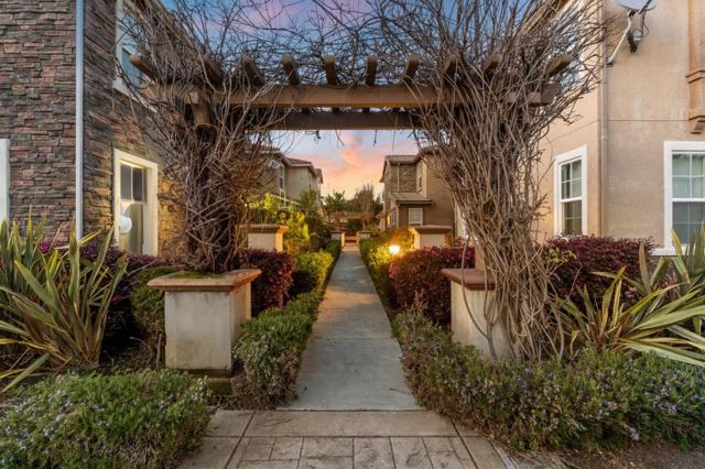 325 Toscana Way, Hayward CA: https://media.crmls.org/mediaz/76cd1a5e-c060-430a-9139-c32f93558ded.jpg