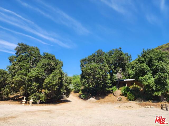118 W Carlisle Road, Westlake Village CA: https://media.crmls.org/mediaz/76cda396-8cad-470b-95f8-6447ca3aecf5.jpg