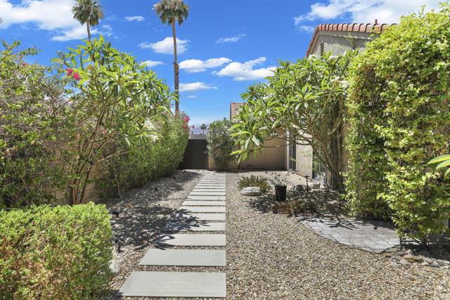 70825 Ironwood Drive, Rancho Mirage CA: https://media.crmls.org/mediaz/76cdc4f4-6dcb-4a1d-8016-a5b5eb72b9c6.jpg