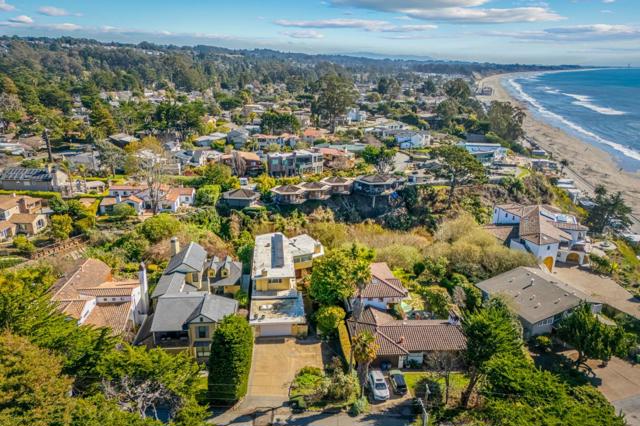 346 Kingsbury Drive, Aptos CA: https://media.crmls.org/mediaz/76cdf1ea-6926-4e44-bcf7-9031cfb35f2c.jpg