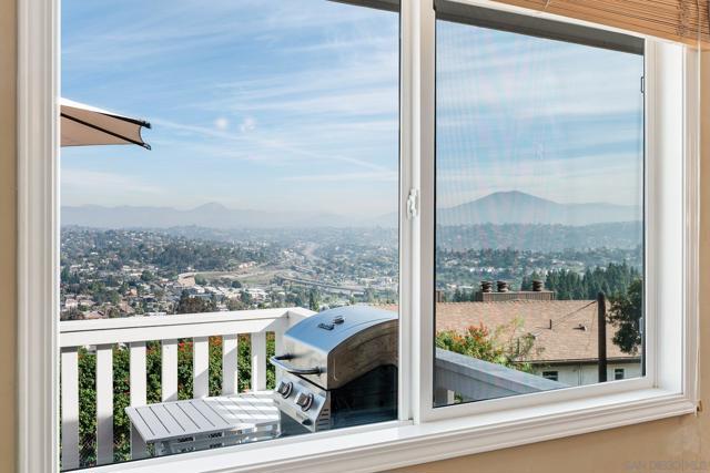 4258 Summit Drive, La Mesa CA: https://media.crmls.org/mediaz/76ce2e63-4700-4ace-a2b8-5f299126fef1.jpg