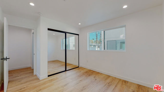 14423 Califa Street, 1/2 photo 28