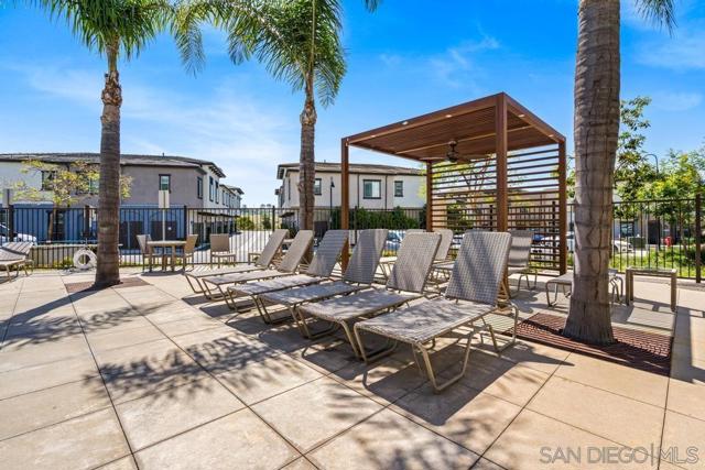 2445 Verano Way, Vista CA: https://media.crmls.org/mediaz/76cea1f6-dd5d-4955-a95b-98c8d1f5373e.jpg