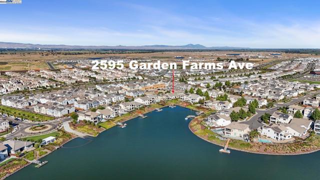 2595 Garden Farms Ave, Lathrop CA: https://media.crmls.org/mediaz/76cf8ab7-792a-4d6c-81be-45fd7a716e99.jpg