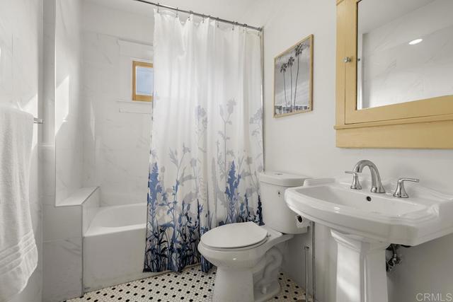 3805 Louisiana Street, San Diego CA: https://media.crmls.org/mediaz/76cfb120-07cd-4ebe-a4c5-1bf5f07bbe35.jpg