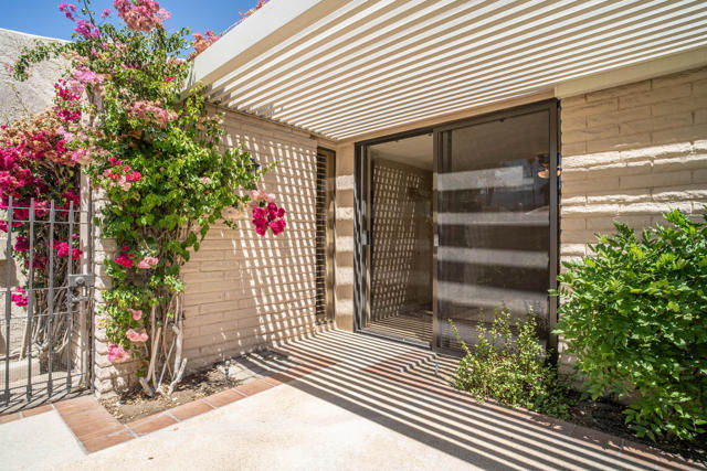 75180 Chippewa Drive, Indian Wells CA: https://media.crmls.org/mediaz/76cfcec1-d033-453d-8df5-8710c147bb0a.jpg