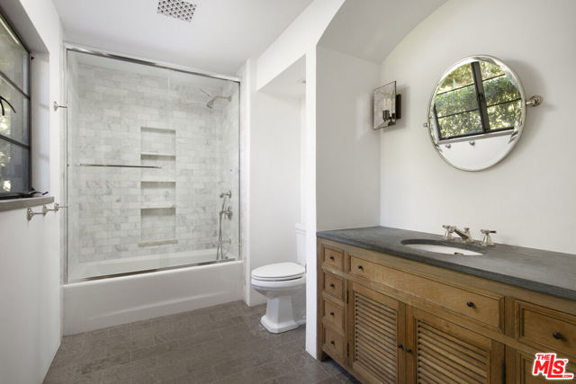770 Via Manana, Montecito CA: https://media.crmls.org/mediaz/76cfdcb8-2171-4f75-b4f1-f086b2d7e610.jpg