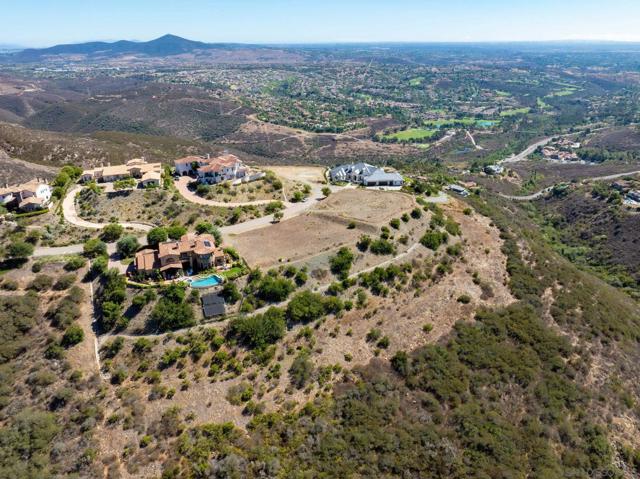 17928 El Brazo, Rancho Santa Fe CA: https://media.crmls.org/mediaz/76d11987-5912-4e33-8179-bbb565d09434.jpg