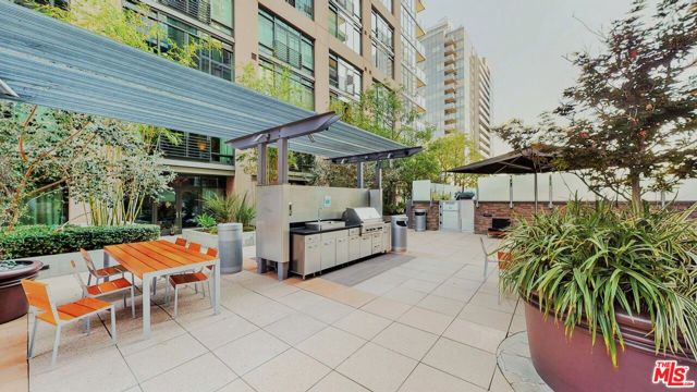 1111 S Grand Avenue, Los Angeles CA: https://media.crmls.org/mediaz/76d1dbc6-cb92-4cf5-b7c2-2ab7064d49e1.jpg