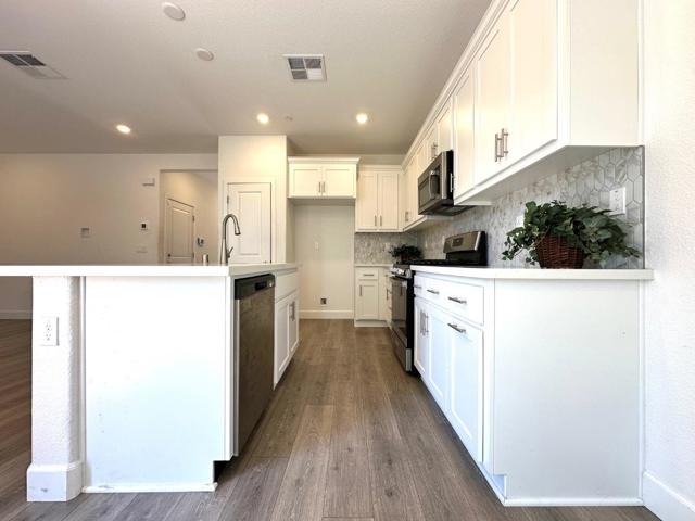 61 Brook Lane, Pittsburg CA: https://media.crmls.org/mediaz/76d21cda-062f-4e1f-b7d9-1d5a387a1d22.jpg