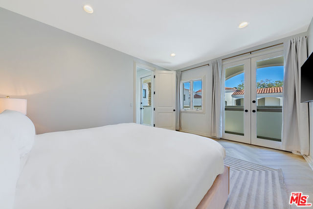 10502 Yellow Hill Road, Malibu CA: https://media.crmls.org/mediaz/76d31323-45ba-470d-ad52-aa88924305a3.jpg