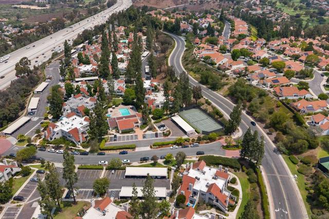 17885 Caminito Pinero, San Diego CA: https://media.crmls.org/mediaz/76d444f5-86ff-4b4a-a042-b6267eeb7cdf.jpg