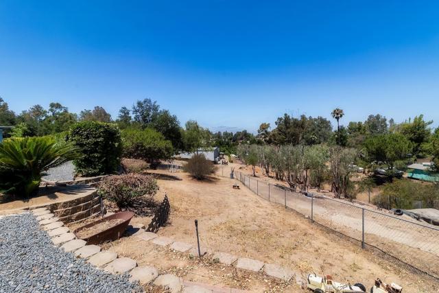 18822 Possum Pass, Valley Center CA: https://media.crmls.org/mediaz/76d47659-2648-4708-982a-fbfedd8c16d4.jpg