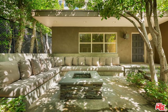 9053 Elevado Street, West Hollywood CA: https://media.crmls.org/mediaz/76d4c804-b38e-49e5-ab72-41f43fd9cd06.jpg