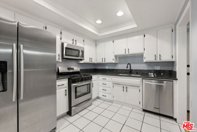 8160 Manitoba Street, Playa del Rey CA: https://media.crmls.org/mediaz/76d4e53d-5f73-45a2-a94f-034afff8700c.jpg