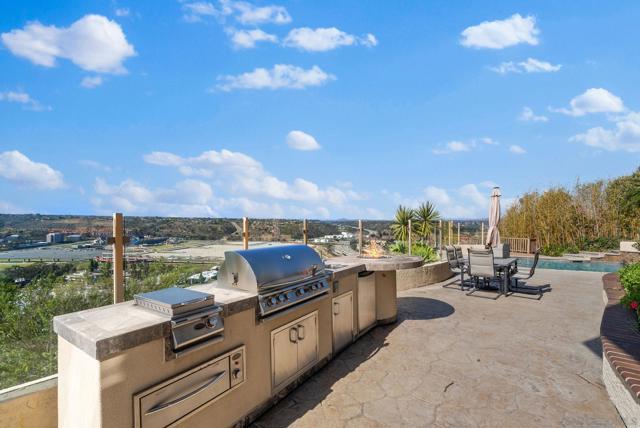 5392 Wilshire Drive, San Diego CA: https://media.crmls.org/mediaz/76d4e6a5-41a8-4a4c-bb18-e999aad4d3ce.jpg