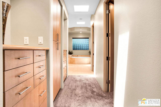 39700 Keenan Drive, Rancho Mirage CA: https://media.crmls.org/mediaz/76d530fe-efc4-4115-b917-ed20a9ff3037.jpg