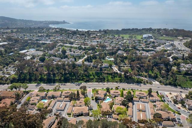 3157 Evening Way, La Jolla CA: https://media.crmls.org/mediaz/76d54ed8-888c-4bca-aa9e-ceb6cf32683a.jpg