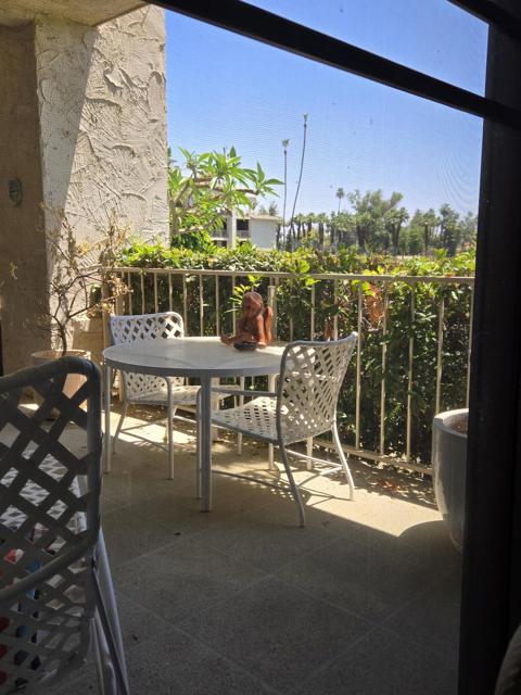 910 Island Drive, Rancho Mirage CA: https://media.crmls.org/mediaz/76d594b8-b98c-461b-9633-853b09ba30db.jpg