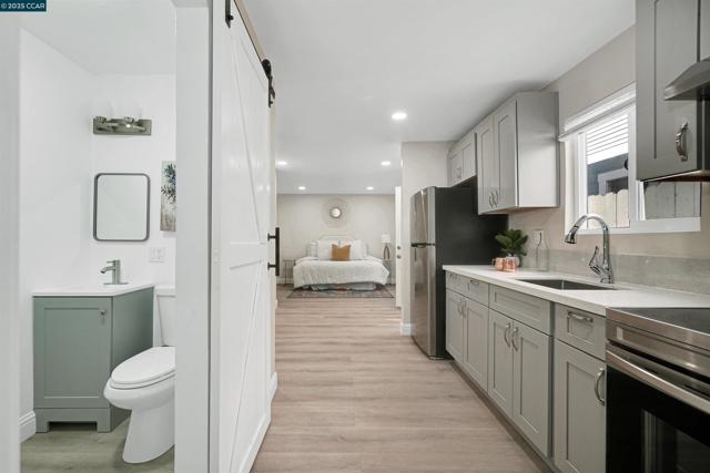 767 47Th St, Oakland CA: https://media.crmls.org/mediaz/76d5d39d-6f78-493e-927b-e8026cf3df84.jpg
