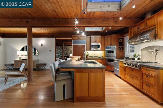 39 El Toyonal, Orinda CA: https://media.crmls.org/mediaz/76d69481-ac52-4a35-94c4-d45c1be79272.jpg
