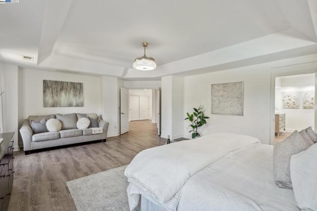 418 Golf Ct, Walnut Creek CA: https://media.crmls.org/mediaz/76d74375-6f43-416b-97b0-00a03c7d701a.jpg