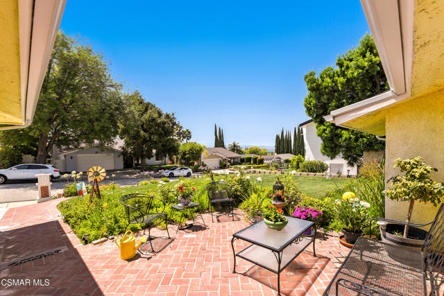 2063 Woodglen Street, Simi Valley CA: https://media.crmls.org/mediaz/76d78ad1-e7ee-4c42-8c1f-1dc41aea642c.jpg