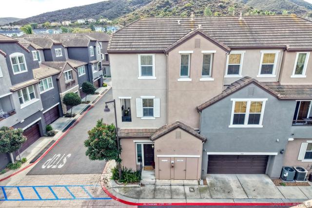 1801 Clare Ln, San Diego CA: https://media.crmls.org/mediaz/76d799cb-16e4-4a6f-ba3f-c16b8c18792e.jpg
