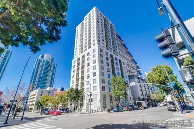 1240 India St, San Diego CA: https://media.crmls.org/mediaz/76d7c0d5-2670-453c-969b-e16540836067.jpg