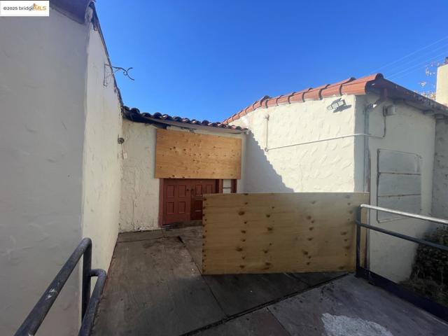 2890 Concord BLVD, Concord CA: https://media.crmls.org/mediaz/76d7dc7d-c5e3-408e-afa0-be1faaf7edf7.jpg