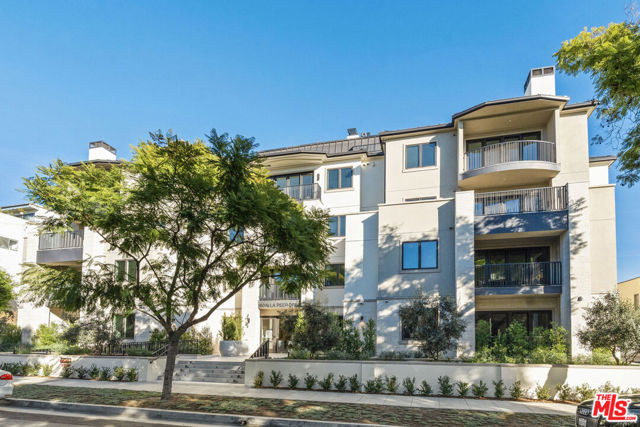 160 N La Peer Drive, Beverly Hills CA: https://media.crmls.org/mediaz/76d7e16f-b04b-4bfd-afce-f7555779b8be.jpg