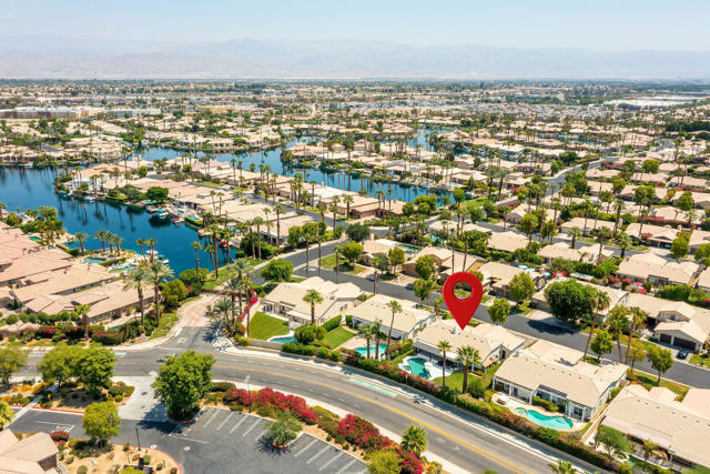 47845 Via Firenze, La Quinta CA: https://media.crmls.org/mediaz/76d80d63-8cee-4819-b17c-ec8c9a31b3fa.jpg