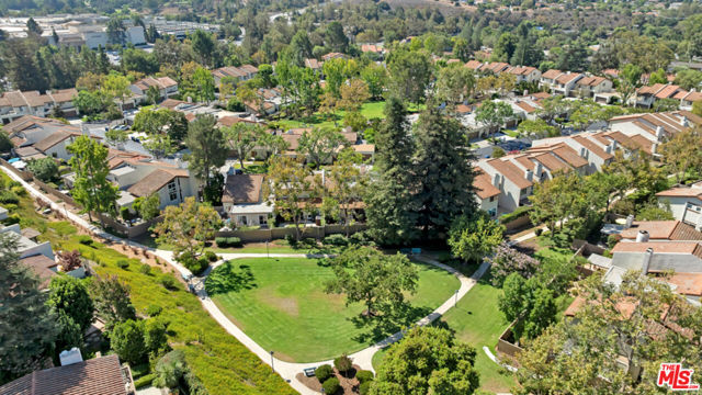 603 Racquet Club Lane, Thousand Oaks CA: https://media.crmls.org/mediaz/76d89925-567c-4501-90ac-e9bc8c0bceea.jpg