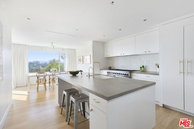 2027 Park Drive, Los Angeles CA: https://media.crmls.org/mediaz/76d923d4-296a-4e89-9fbd-3876d66051c5.jpg