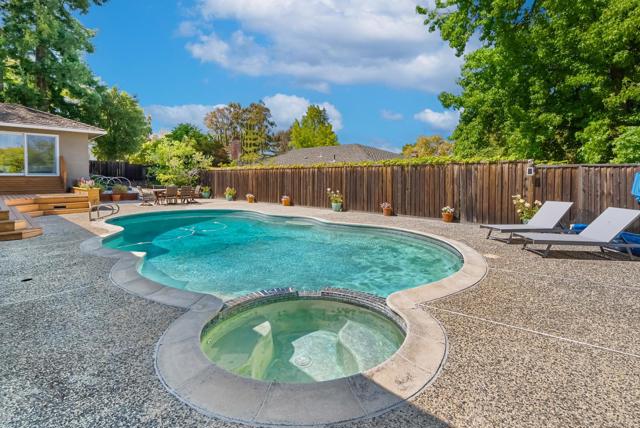 1405 Cedar Place, Los Altos CA: https://media.crmls.org/mediaz/76d9684f-be22-4918-92a9-c8d1fe0413ee.jpg