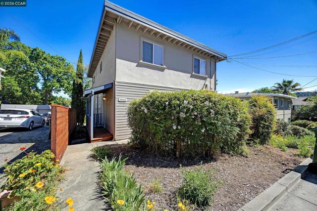 940 East St, Lafayette CA: https://media.crmls.org/mediaz/76d9c106-33fc-4e76-8293-740a8642b185.jpg