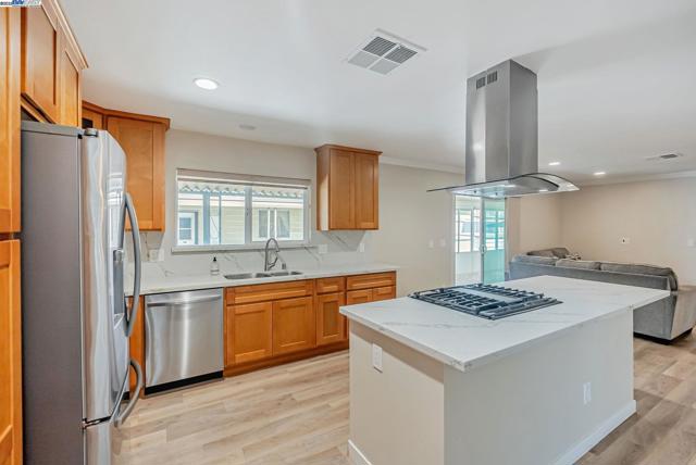 29270 Sandburg Way, Hayward CA: https://media.crmls.org/mediaz/76d9f0f3-55dd-4149-a12e-7282b1061180.jpg